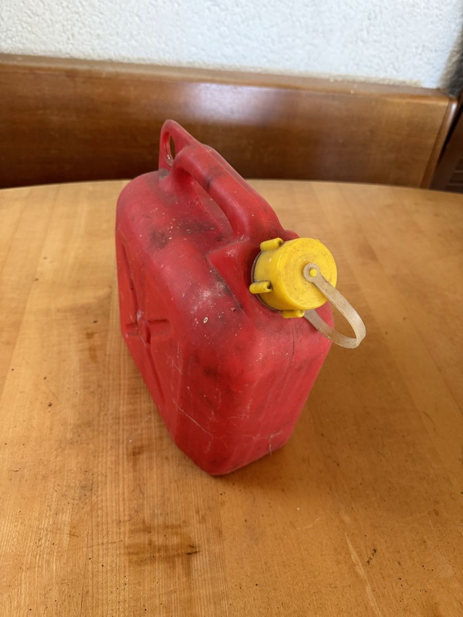 Benzinkanister: Benzinkanister – Gebraucht aus Dübendorf von Sachs621 1