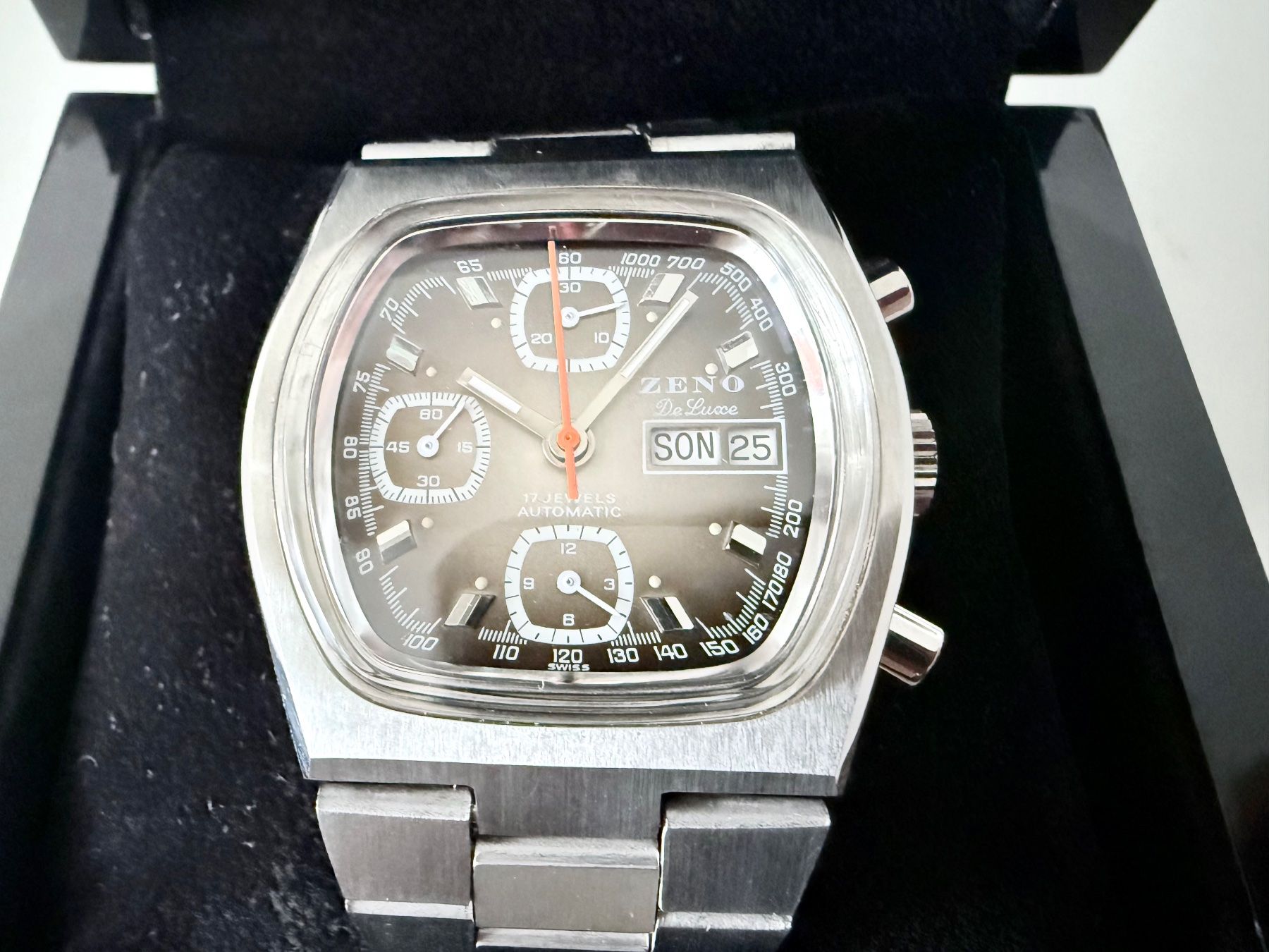 Zeno Orologi: ZENO SQ De Luxe Automatic Day-Date Chronograph, Valjoux 7750 – Nuovo e nell'imballaggio originale da Le Mont-sur-Lausanne venduto da LycaGallery 2