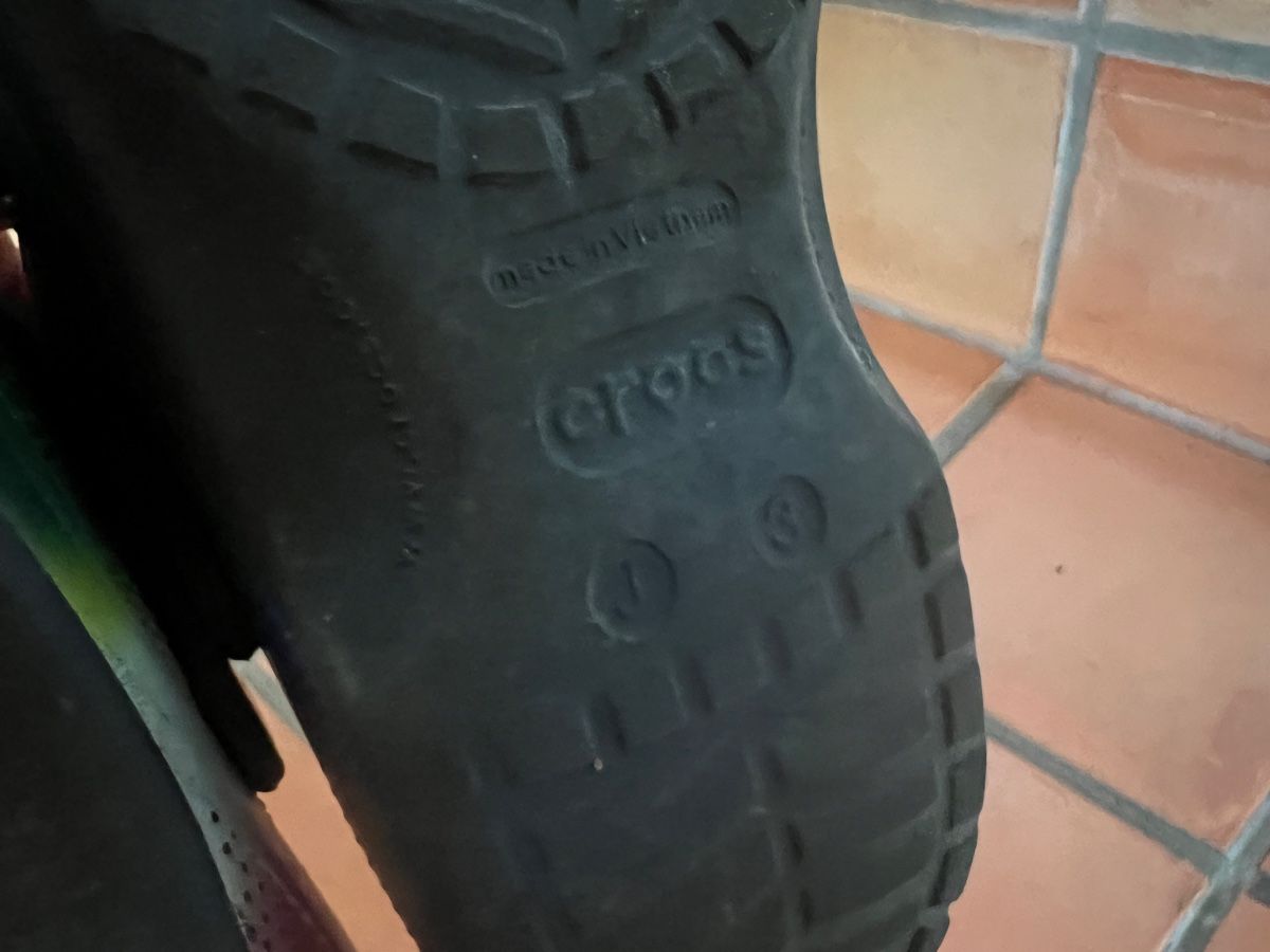 Crocs Scarpe da uomo: Bunte Crocs Grösse 34/35 gebraucht – Usato da Wohlenschwil venduto da SmokyAnnie 4
