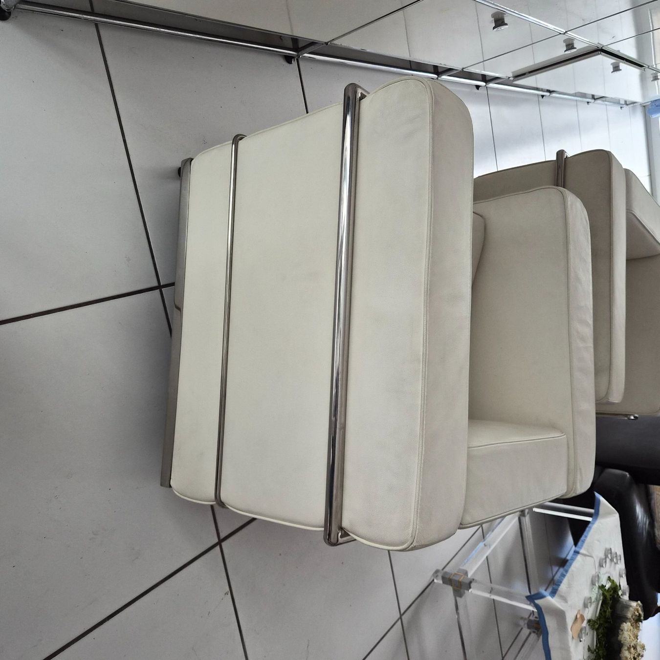 Cassina Poltrone: 2 Cassini LC2 Sessel Kopie weiss – Usato da meisterschwanden venduto da ursm03 3
