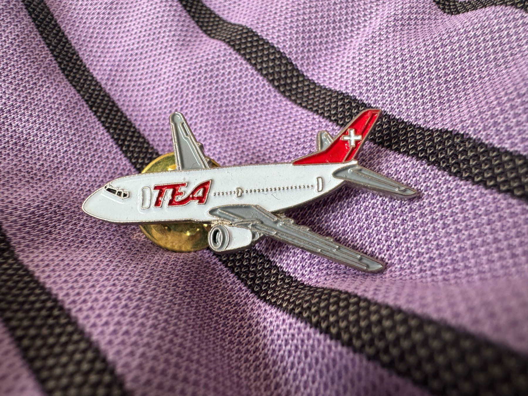 Placchette & Badge: TEA switzerland pin pins – Usato da Neuchâtel venduto da _Easy_to_Find_