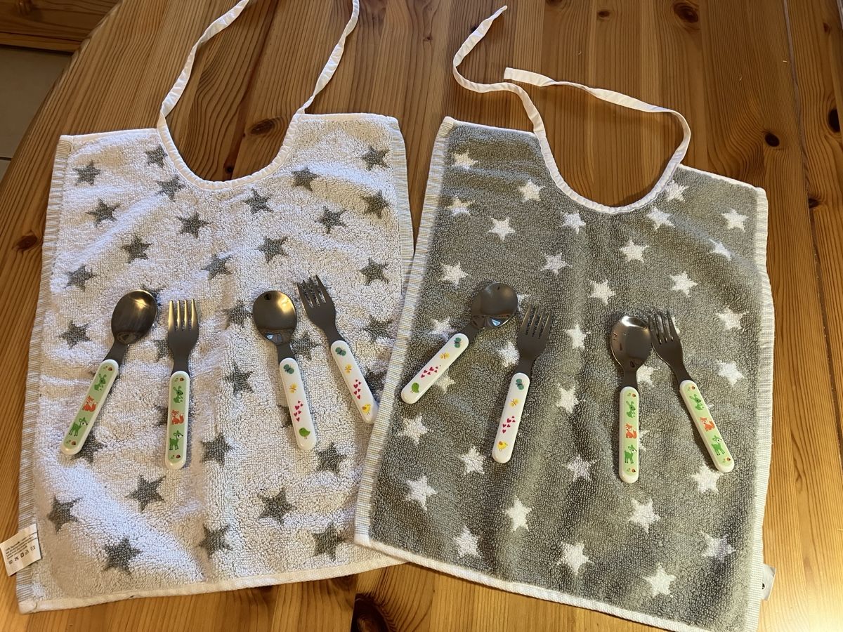 Set di posate: Lätzchen Set mit Sternen und Kinderbesteck – Usato da Goldau venduto da daytona82