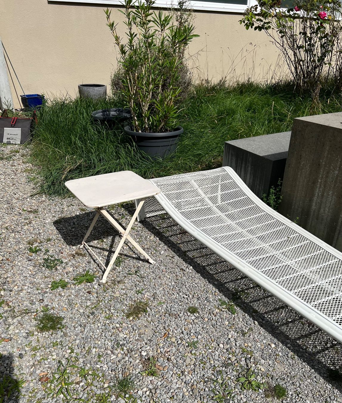 Tables: Klappbares antikes Eisentischchen klein – D'occasion à Wabern par La-Vitrine 1