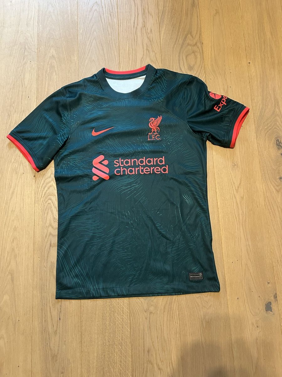 Nike Leibchen & Hosen: FC Liverpool Third Kit (22/23) Size S – Gebraucht aus Arlesheim von ns_762