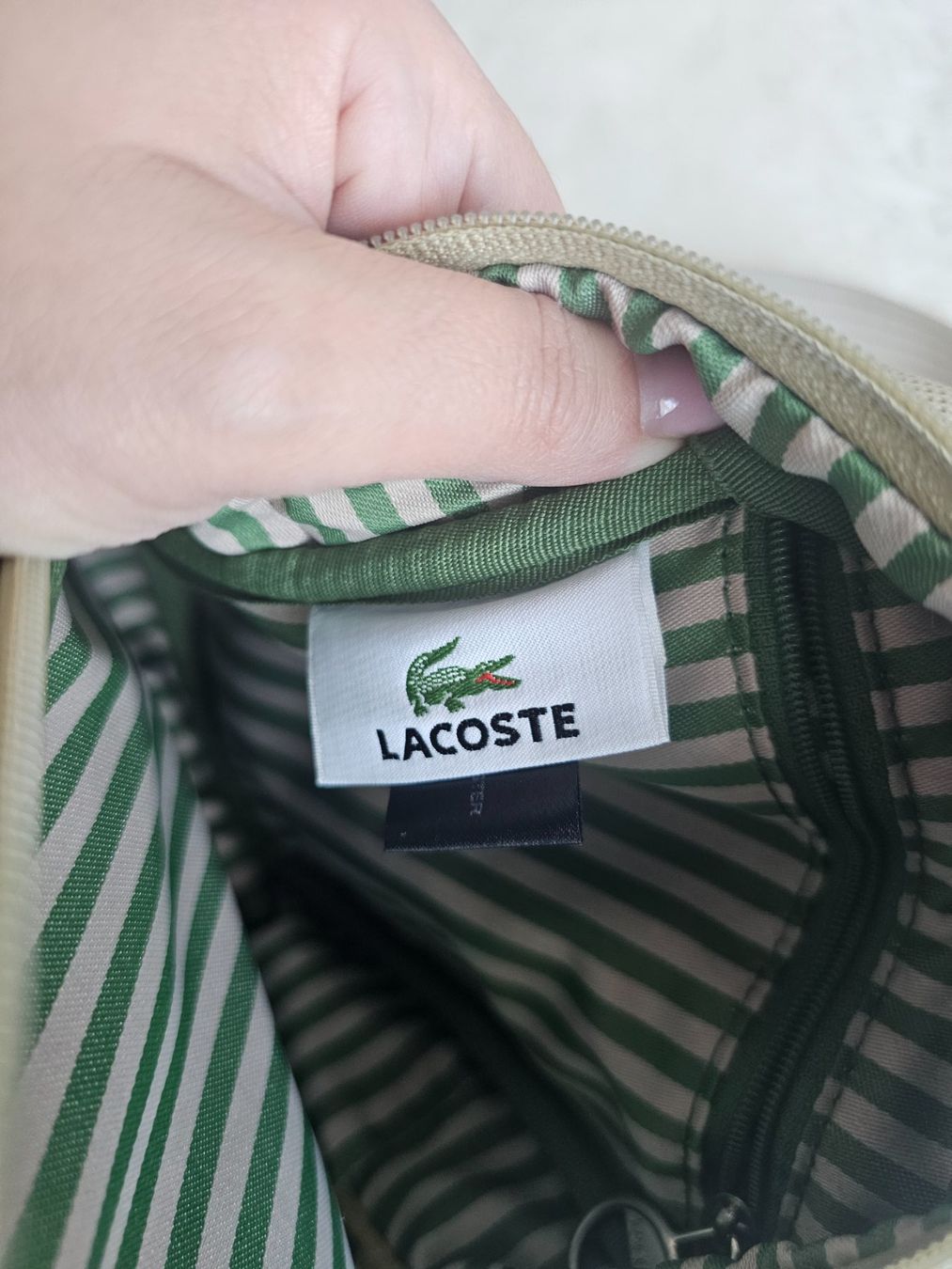 Lacoste Taschen: *LACOSTE *Original Umhängetasche – Gebraucht aus Bronschhofen von Xena37 6