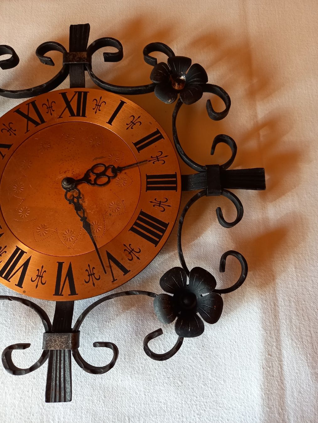 Orologi: Schmiedeeiserne Wanduhr; alt – Usato da Marbach LU venduto da Ilrebo 2