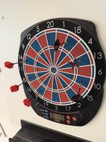Dartautomat Bull's Gen1 mit Zubehoer guter Zustand