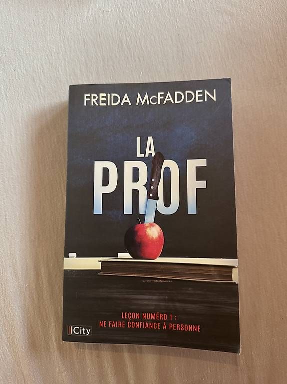 Livres: Freida McFadden  La Prof  Excellent état – D'occasion à Champagne par cic_99h5