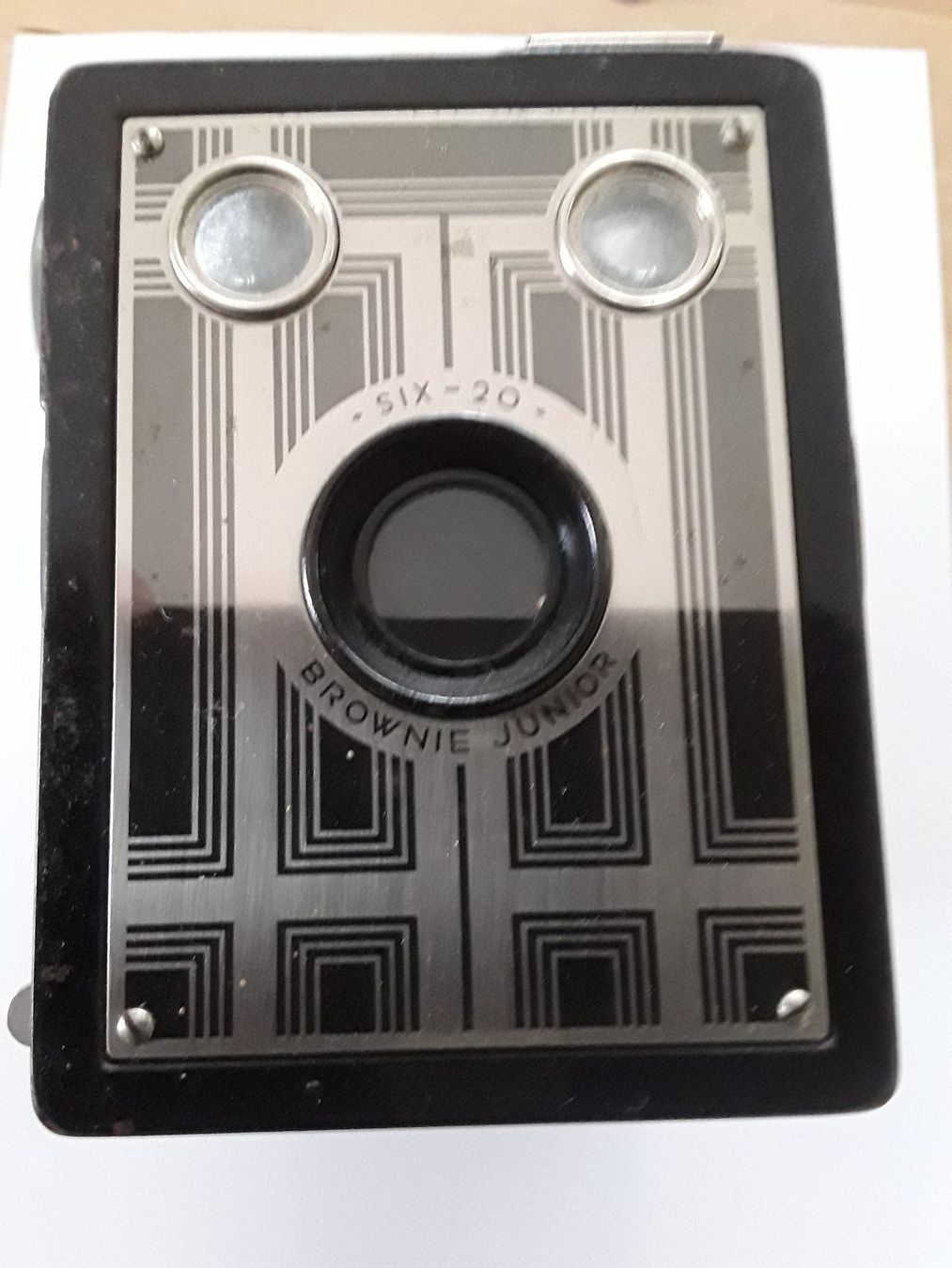 Fotocamera: Brownie Junior Six-20 Kamera / 665L – Usato da Knutwil venduto da Virginia007