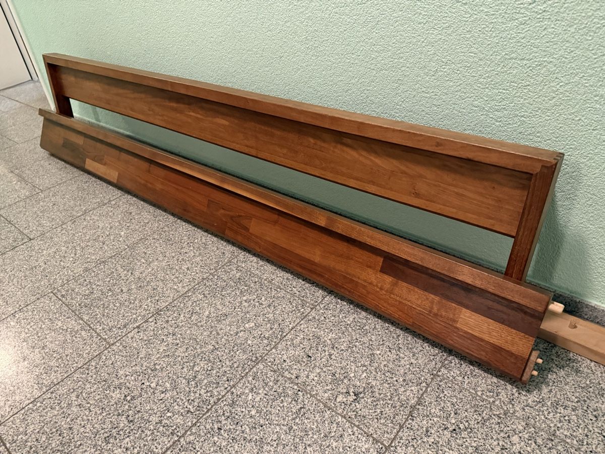 Team7 Letti: Team 7 Design Bett Nussbaum Massiv mit 2 Lattenroste – Usato da Büron venduto da Eselhudi 4
