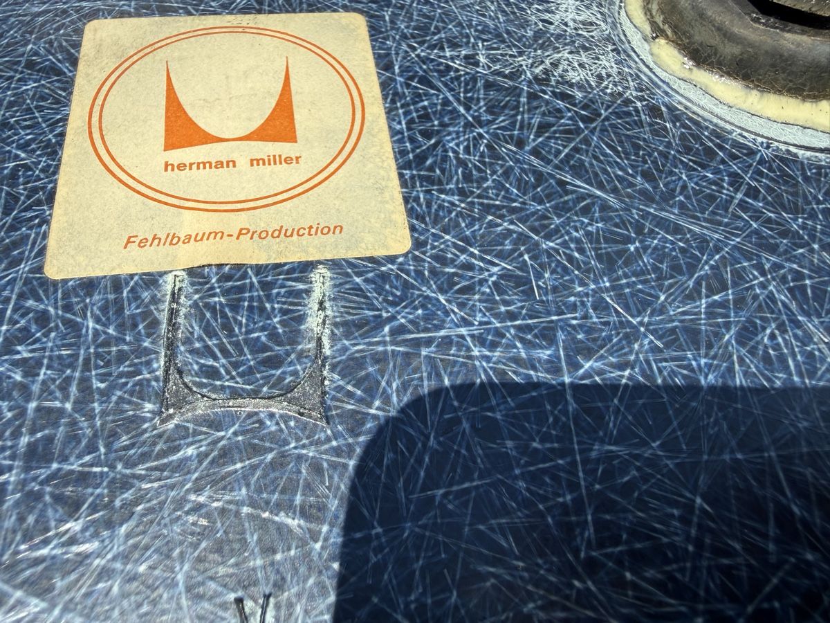 Herman Miller Stühle: 2 Eames ancienne production 1 navy blue et 1 elephant grey – Gebraucht aus Fribourg von dz82 4