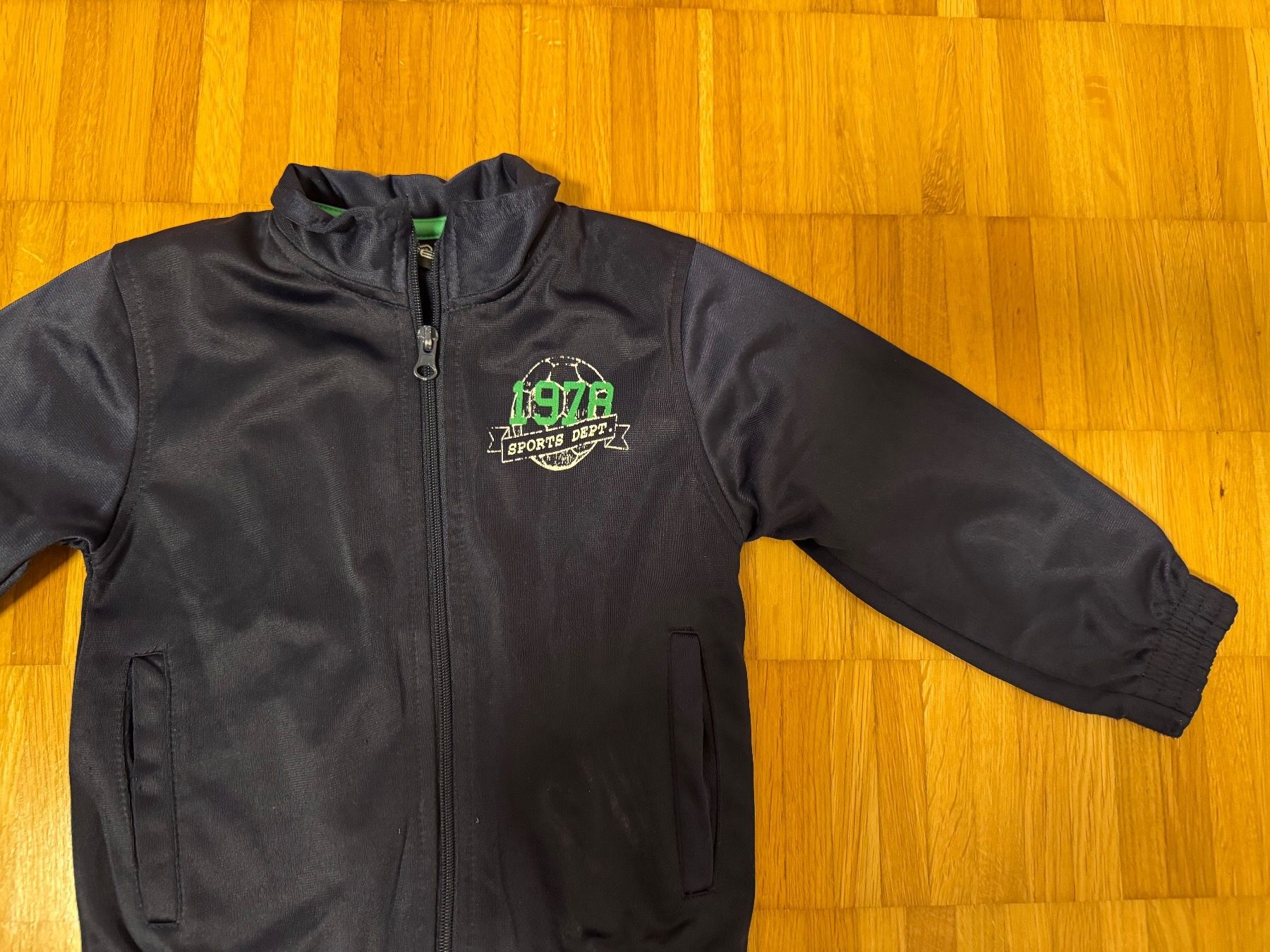 Maglioni & Felpe: Sportliche Übergangsjacke Gr. 98 – Usato da Jona venduto da Good_luck1_ 1