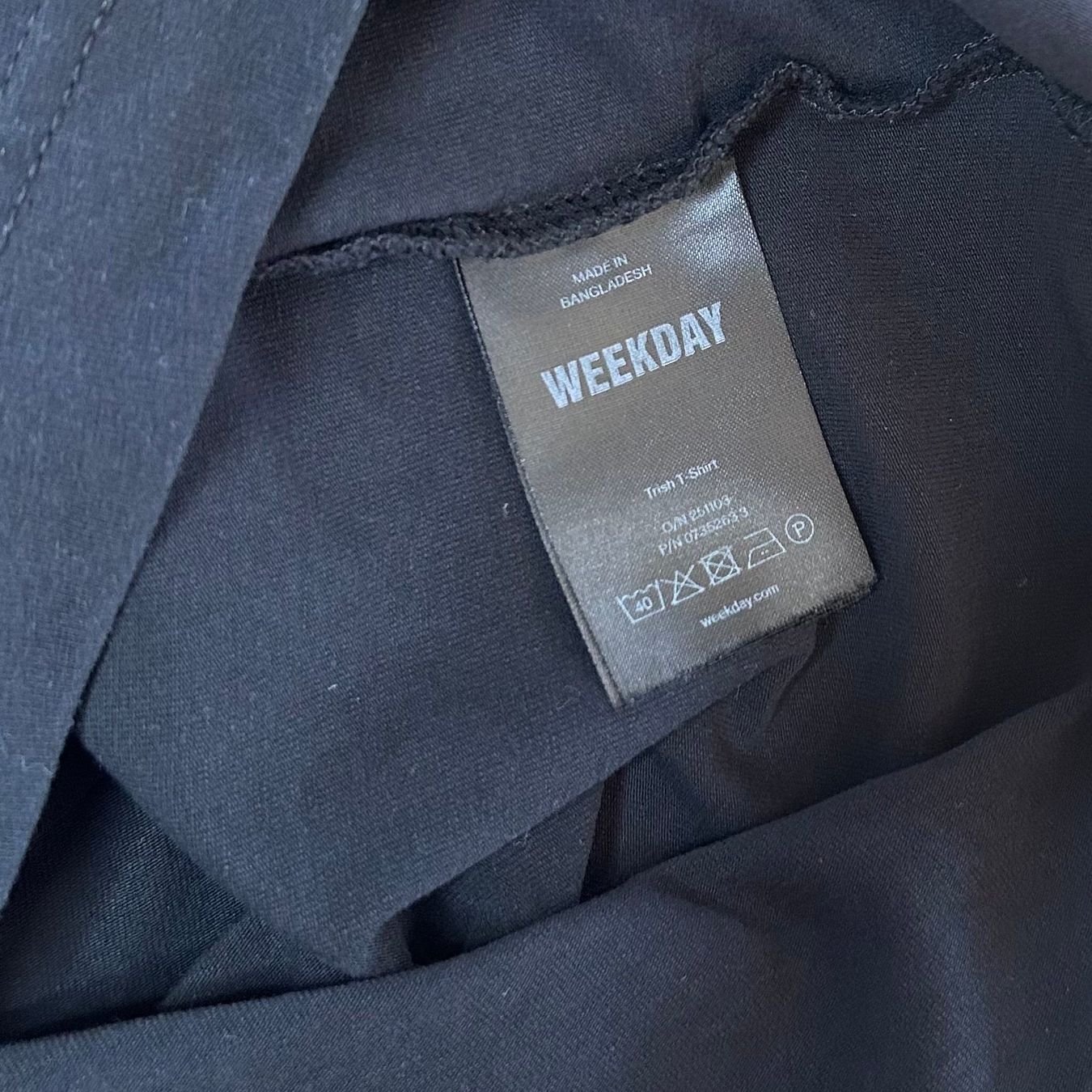 Weekday T-Shirts: Weekday T-Shirt – Gebraucht aus St. Gallen von look-twice 4