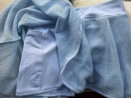 Rock/Tennisrock mit Hose hellblau Grösse S neuwertig