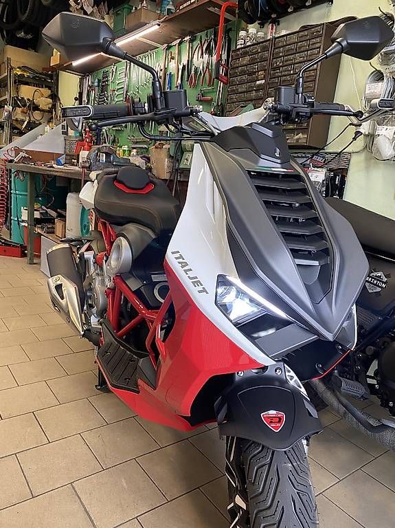 Italjet Scooters: Scooter Italjet Dragster 125 – Neu und originalverpackt aus Vaulion von cyv_k7g7 1