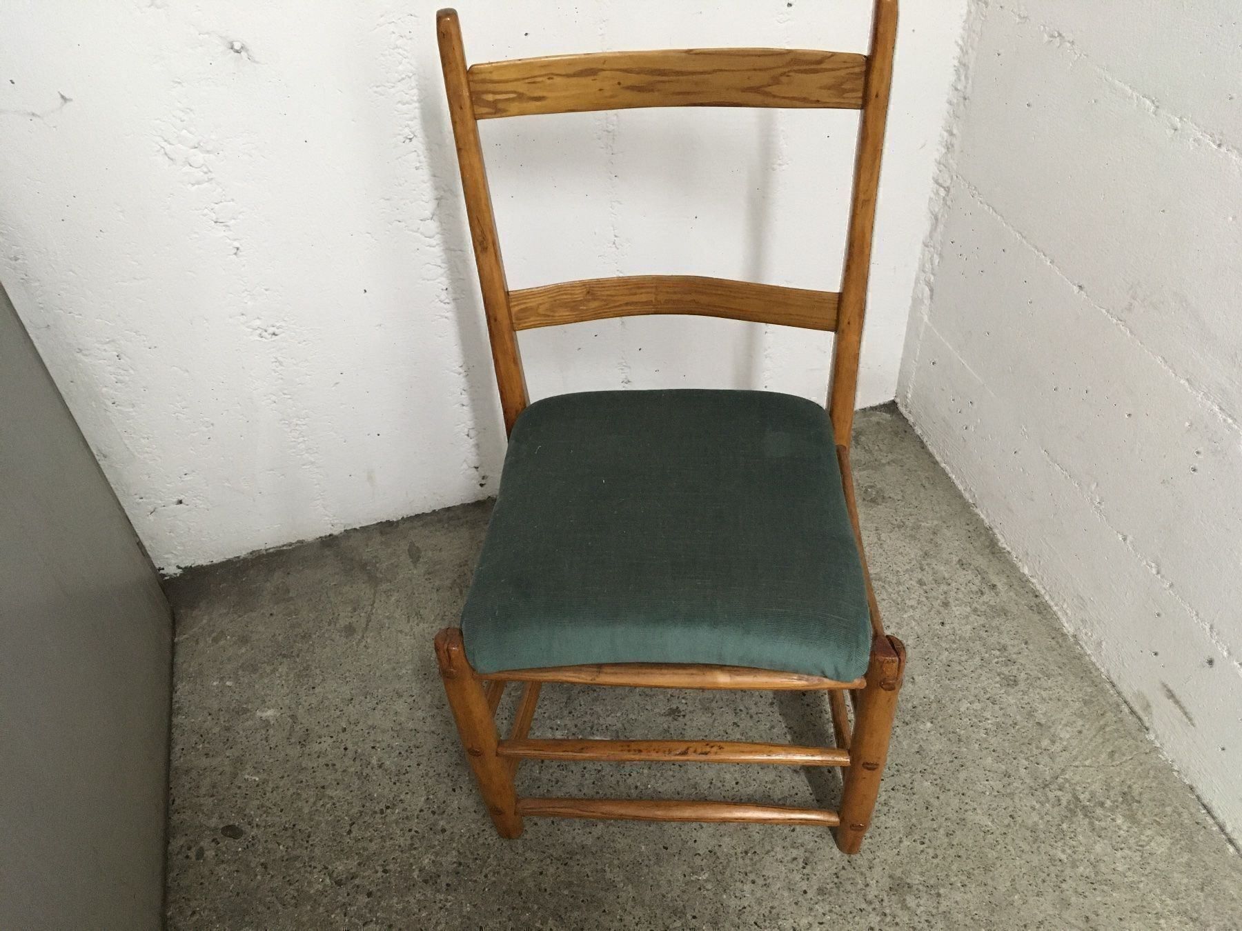 Stühle: Chaise ancienne en bois – Gebraucht aus Vernier von Leandro055 8