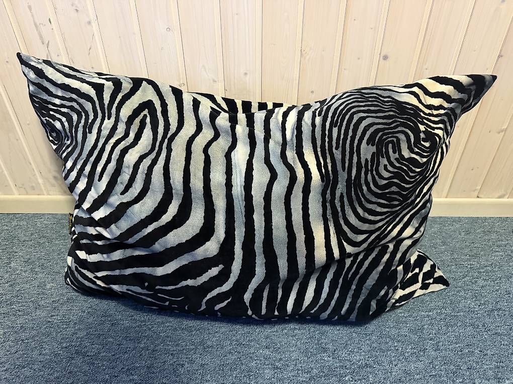Bretz Cuscini: Bretz Zebra Kissen – Usato da Oberdorf BL venduto da Aschaeublin