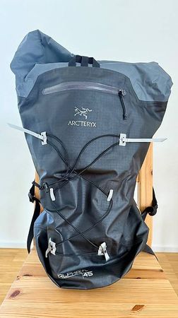 Arc'teryx Alpha FL 45 Rucksack / 650g / NEU & Unbenutzt
