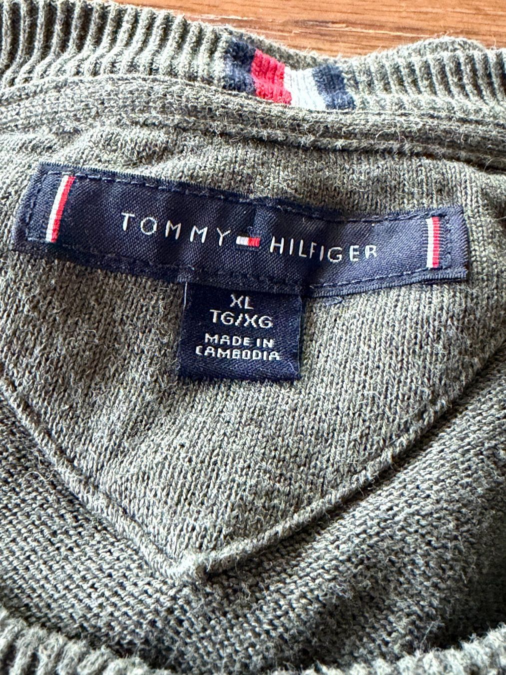 Tommy Hilfiger Maglioni & Felpe: TOMMY HILFIGER Pullover grün – Usato da Volketswil venduto da laszou 1