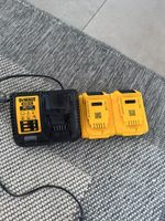 2 batteries DeWALT XR 18V + chargeur DCB115