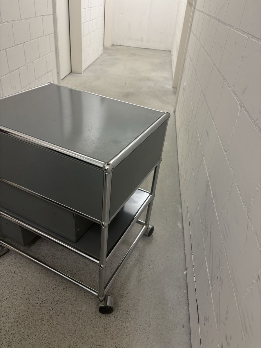 USM Banconi: USM Haller Rollcontainer, grau – Usato da Winterthur venduto da Mar22 3