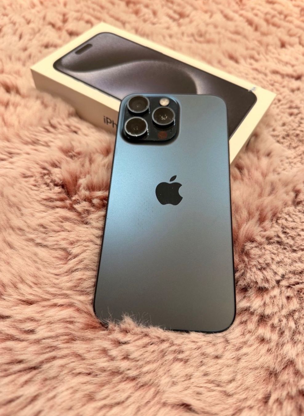 Apple Portables: iPhone 15 Pro Max – D'occasion à Walenstadt par ann_qsm8