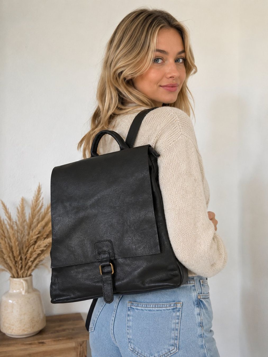Rucksäcke: Neu Rucksack Schwarz Kunstleder 34 x 34 cm – Neu und originalverpackt aus Kirchdorf AG von coco123
