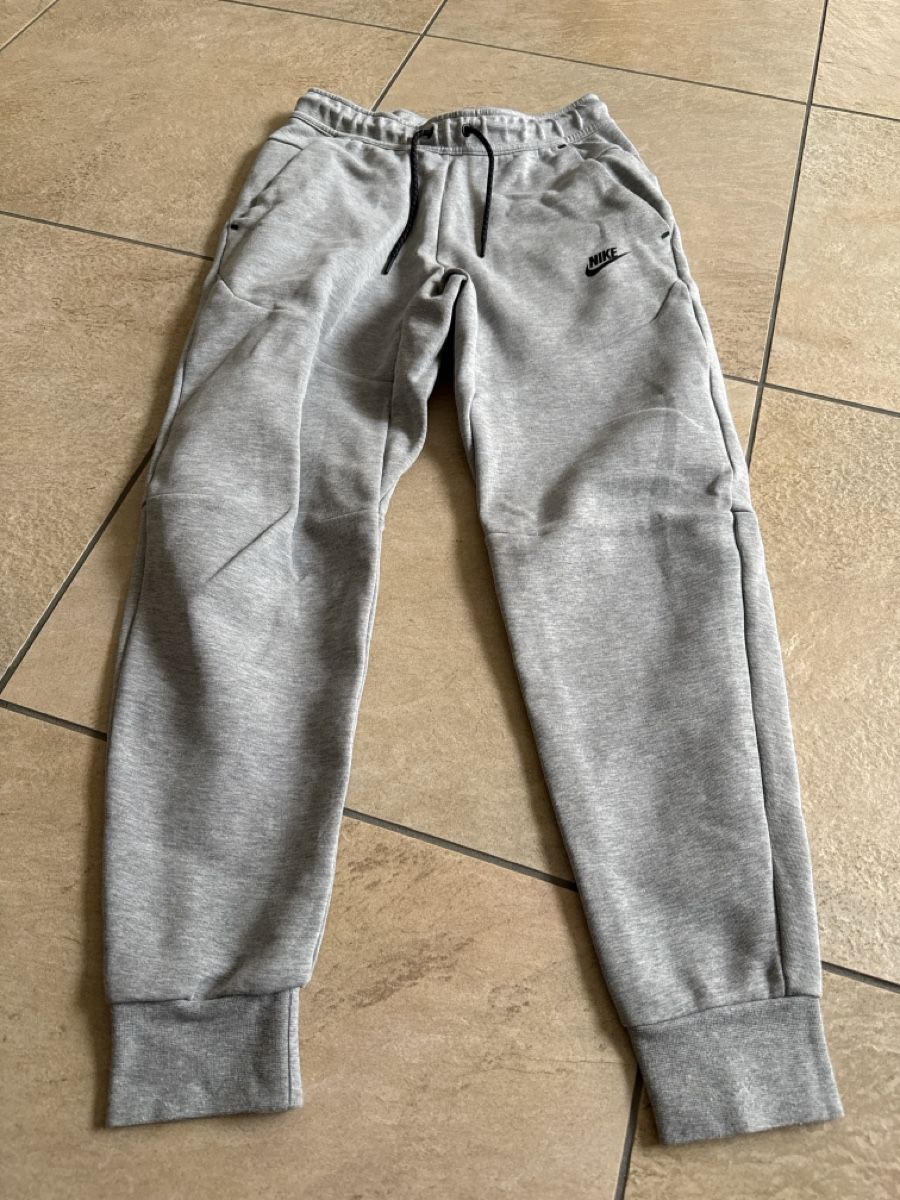 Nike Pantaloni: Nike Tech Hose Grösse XS – Nuovo (secondo la descrizione) da Otelfingen venduto da Tommy112