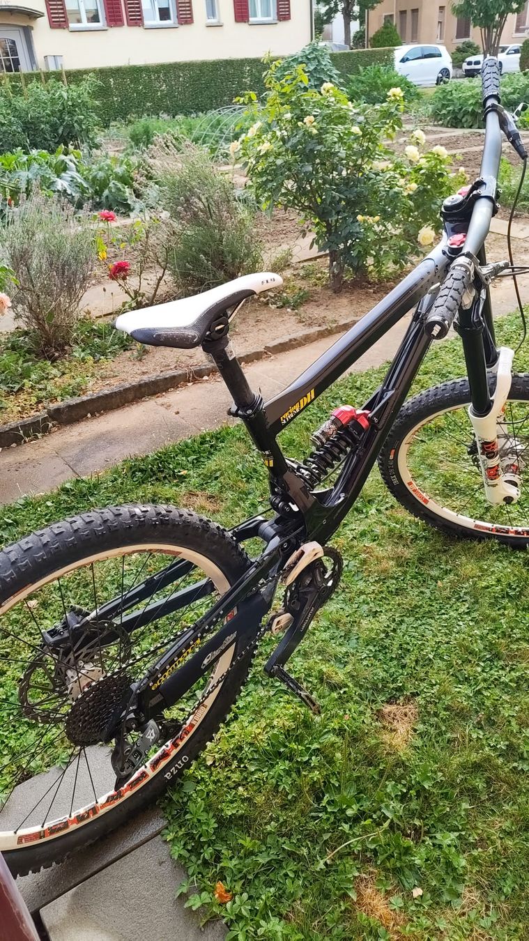 Commencal Vélos: Downhill Commencal – D'occasion à Dietikon par Aro79 1
