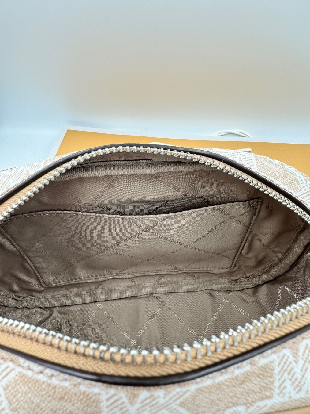 Michael Kors Sacs femmes: Michael Kors Umhängetasche – Neuf avec emballage d'origine à Wiedlisbach par Sistershop 5
