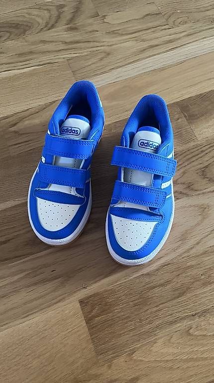 Schuhe für Jungen: Neue Adidas Schuhe – Gebraucht aus Zürich von Dita06
