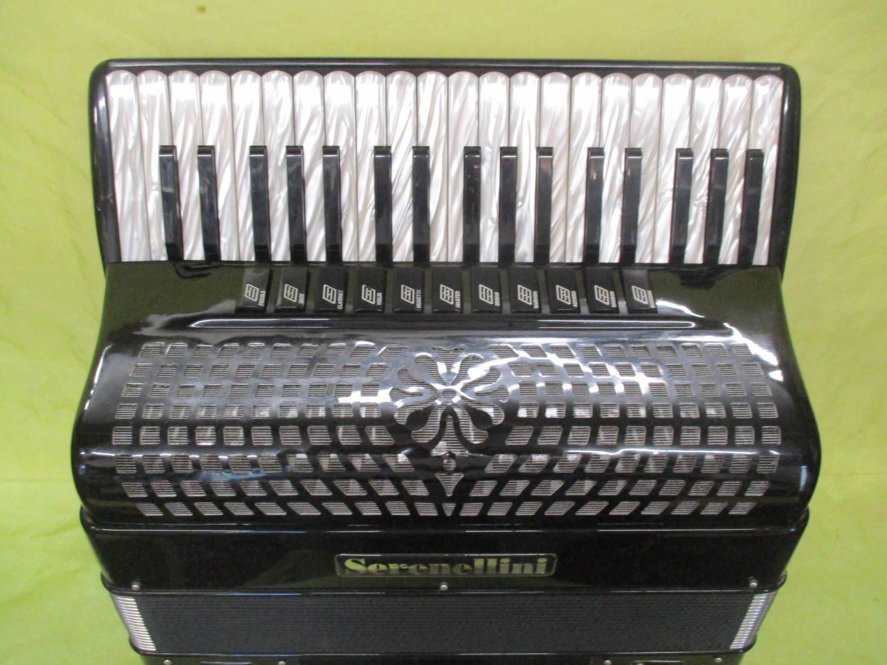 Strumenti musicali: Akkordeon Serenellini  2+2 – Usato da Jegenstorf venduto da Oktavio 1