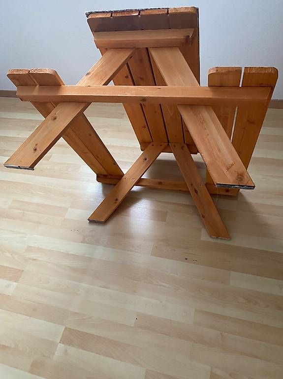 Tische: Kinder Gartentisch Holz mit Schutz-Karton – Gebraucht aus Allenwinden von guetzli20 1