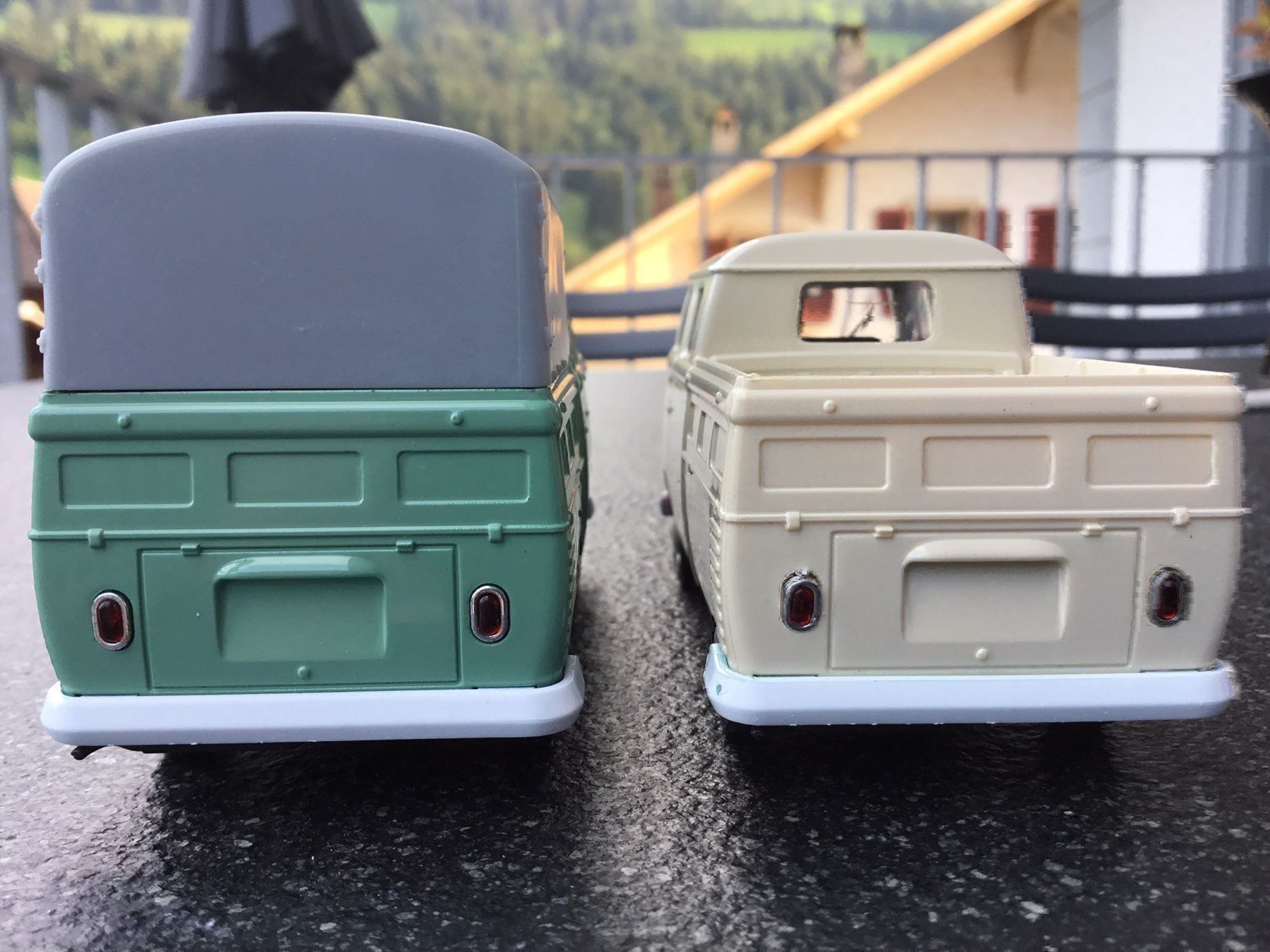 Volkswagen Modellini d'auto: VW Bus T1 Doka  2 Stück – Nuovo (secondo la descrizione) da Erlenbach im Simmental venduto da Model_box 5