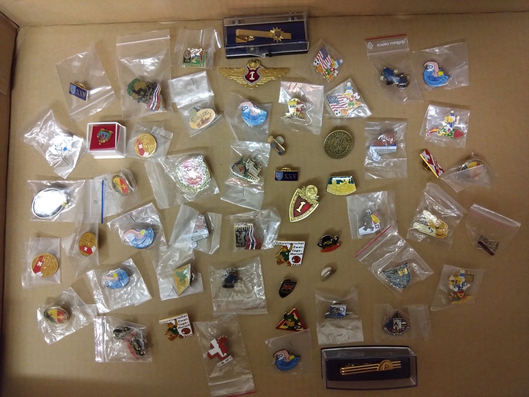 Placchette & Badge: Polizei, Militär, IPA Pin Sammlung – Nuovo (secondo la descrizione) da Pfäffikon SZ venduto da chianmaijoey