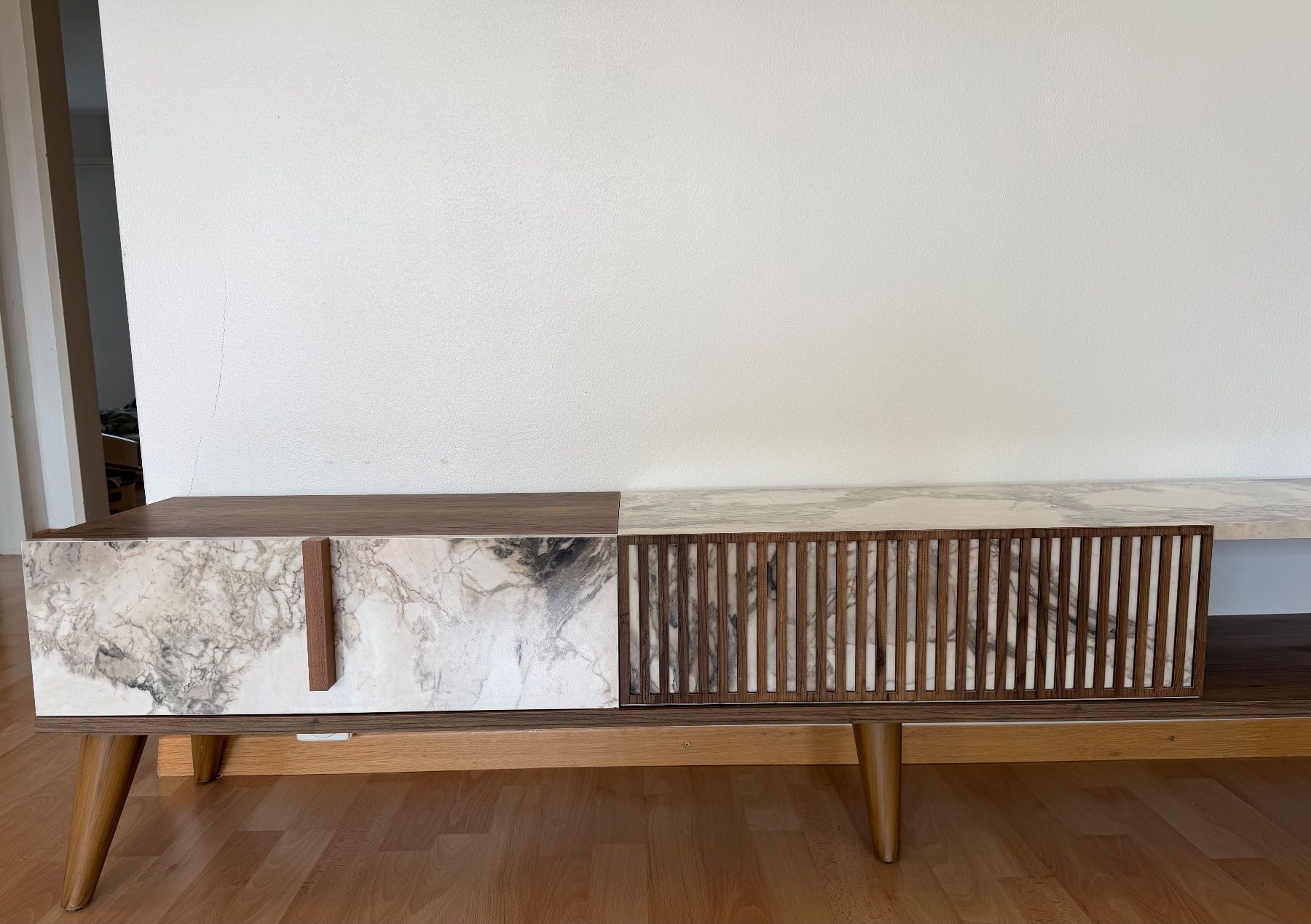 Mobili TV: Modern style TV stand – Usato da Reiden venduto da vic_m6yy 2