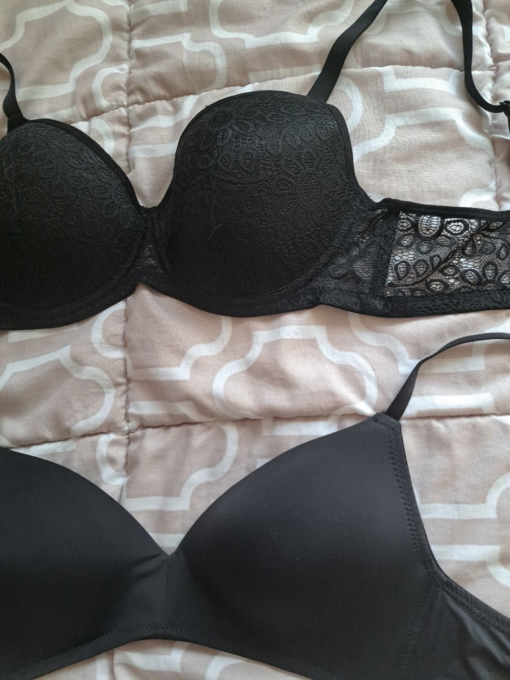 Altra biancheria intima: Top schwarz mit BH-Einsatz Gr.XL und 2 BHs – Nuovo (secondo la descrizione) da Zufikon venduto da Dysundas 2
