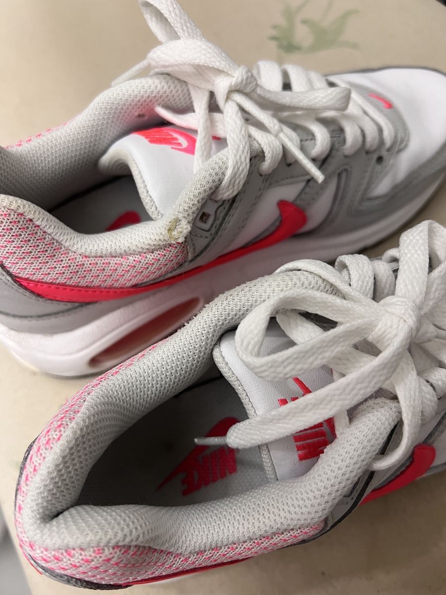 Nike Chaussures filles: Nike 36.5 – D'occasion à Bergdietikon par Marineh2004 4