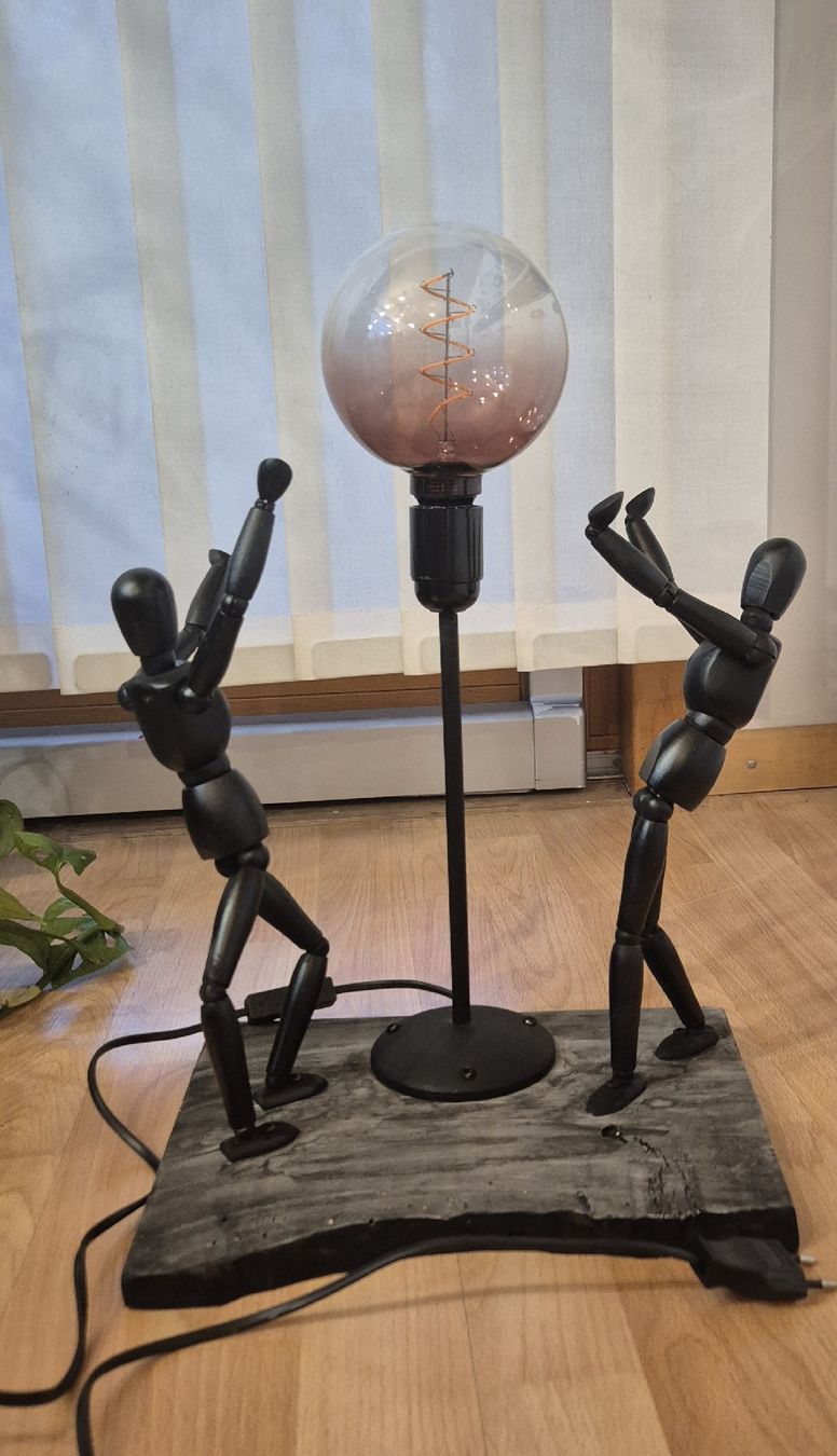 Lampen: Tisch Lampe mit Holz Figuren – Neu (gemäss Beschreibung) aus Moutier von Maria1704 1