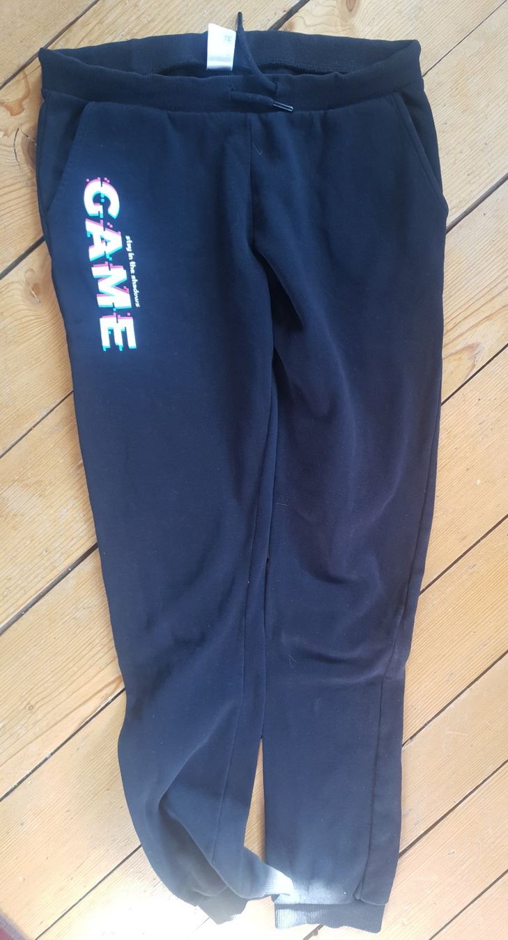 Kleiderpakete & -sets: Sweat Trainer mit Hoodie, "Game", Gr. 170/176 – Gebraucht aus Valangin von Kbleuer 1
