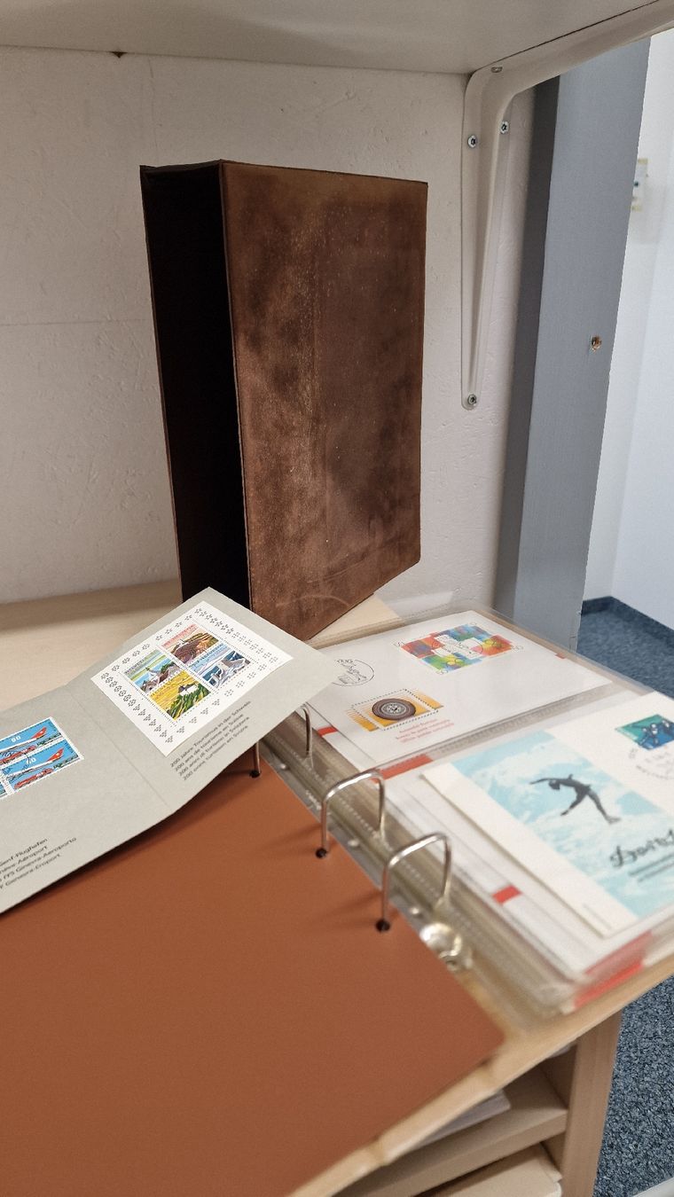 Alle Briefmarken: Schweizerische Feldpost Sammlung im Album, – Gebraucht aus Herisau von Antiques.AR