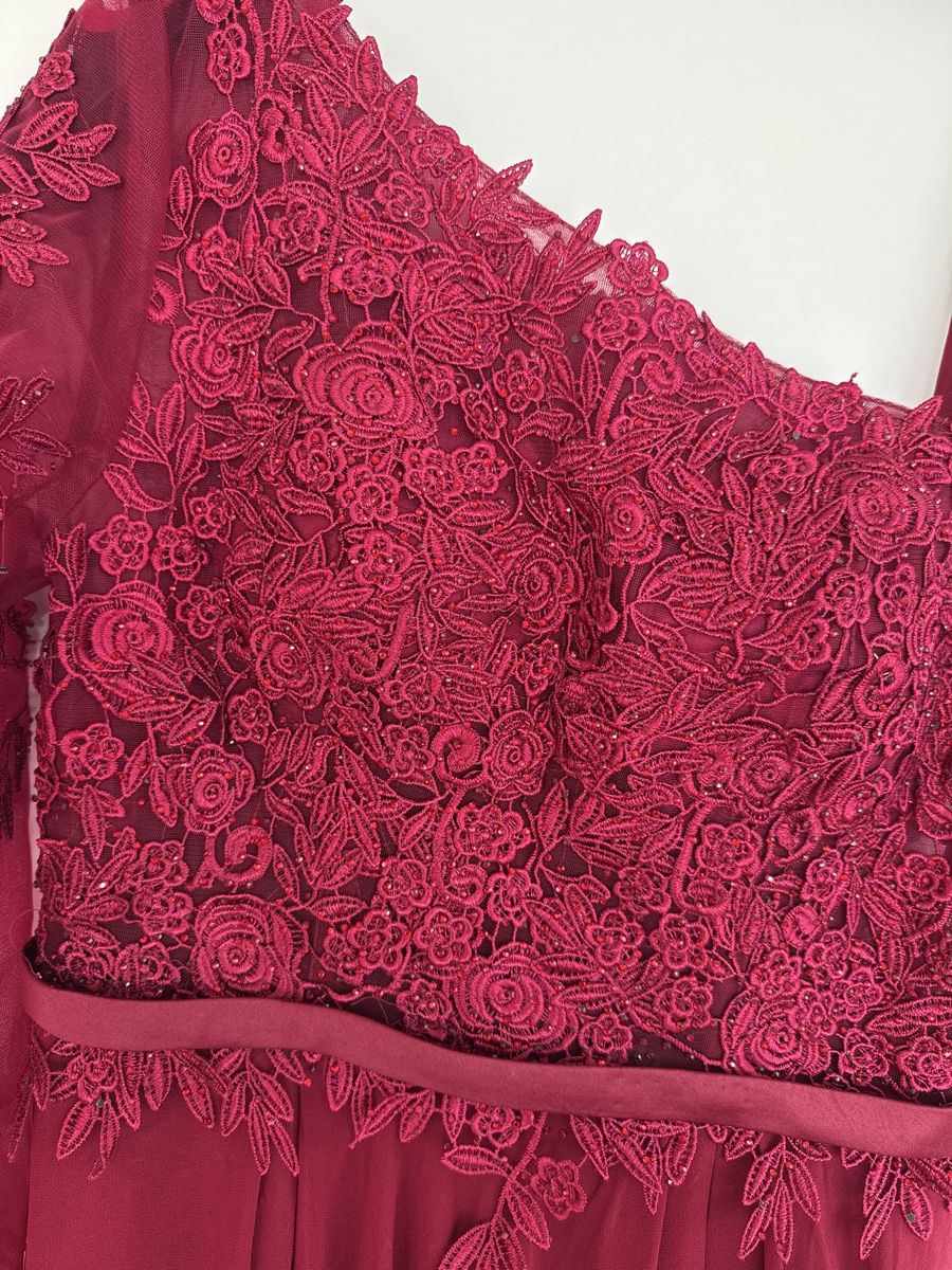 Kleider: Bordeauxrotes Kleid mit Spitze – Gebraucht aus Sursee von Alyel 1