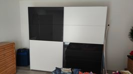 Schwebetürenschrank