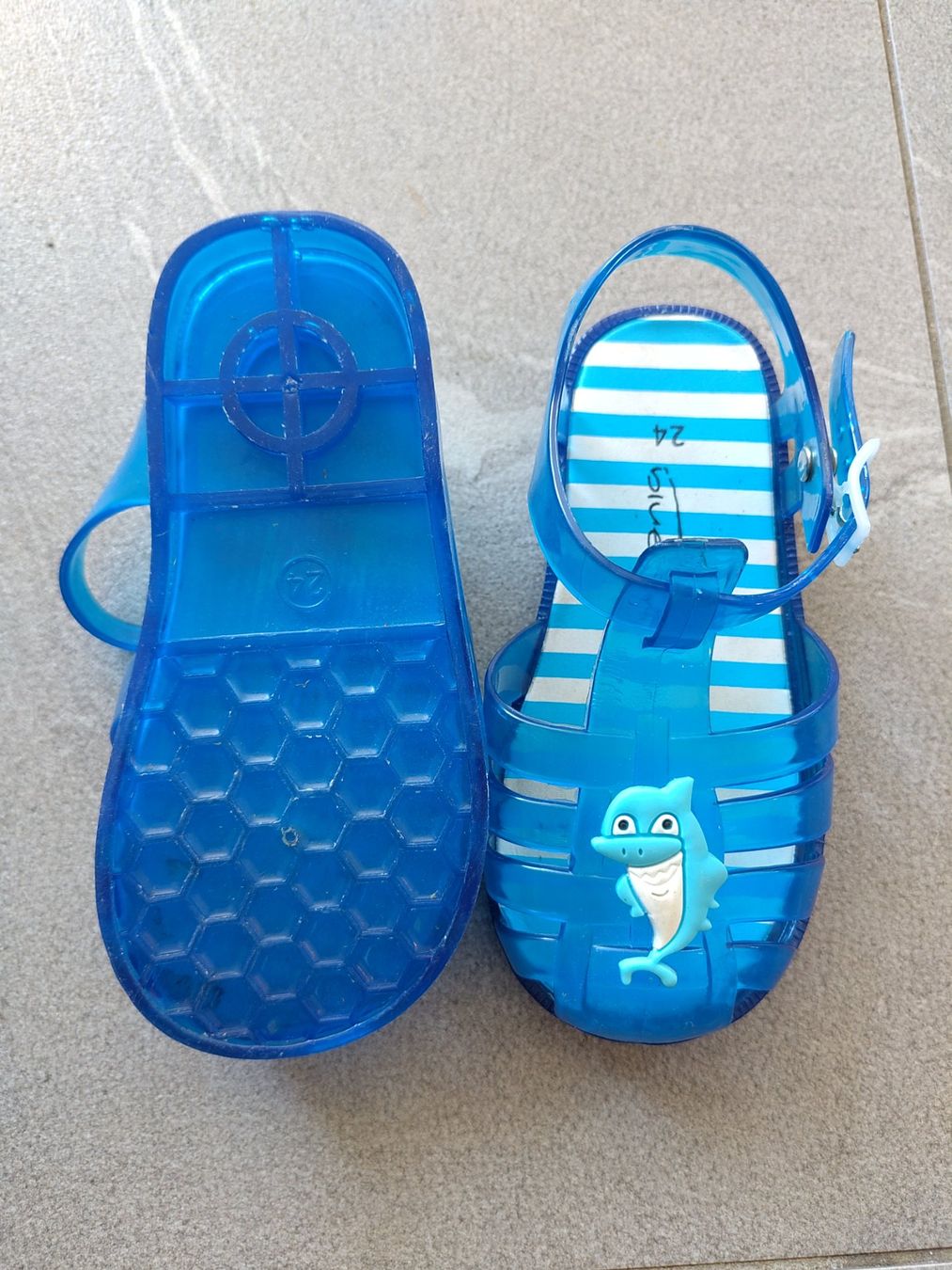 Scarpe per ragazzi: Kinder Badeschuhe (Gr. 24) – Usato da Reichenburg venduto da DerUhu 1