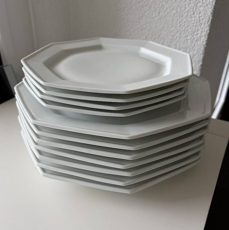 Teller: Teller und Dessertschalen GRATIS – Gebraucht aus Therwil von MC4106