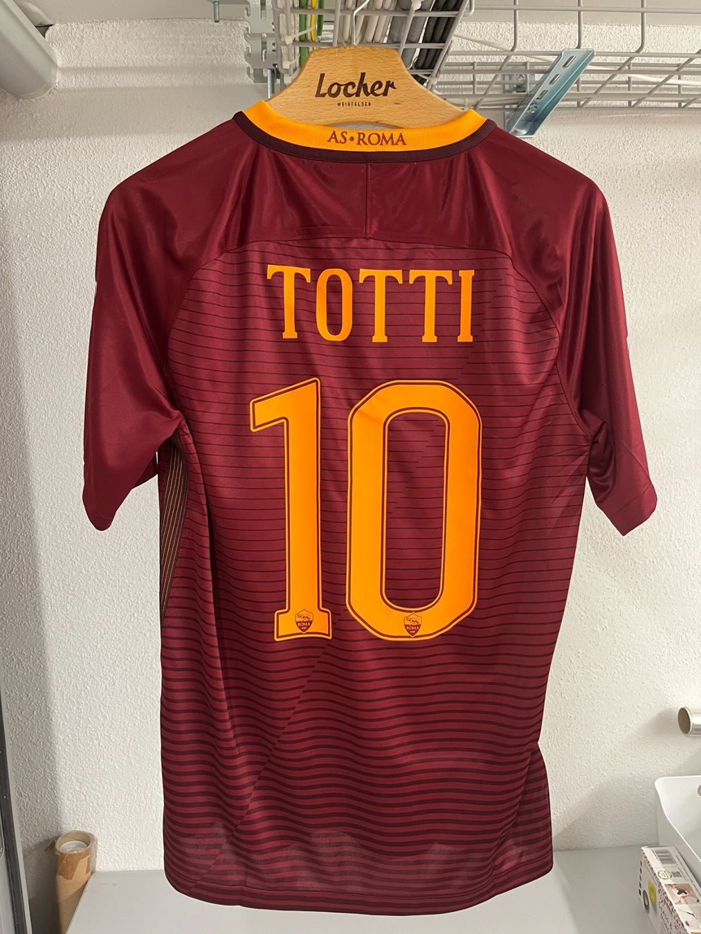 Nike Canottiere & Pantaloni: Francesco Totti Kollektion / Trikots & Binde & Schuhe – Usato da Weinfelden venduto da Coiro10 2