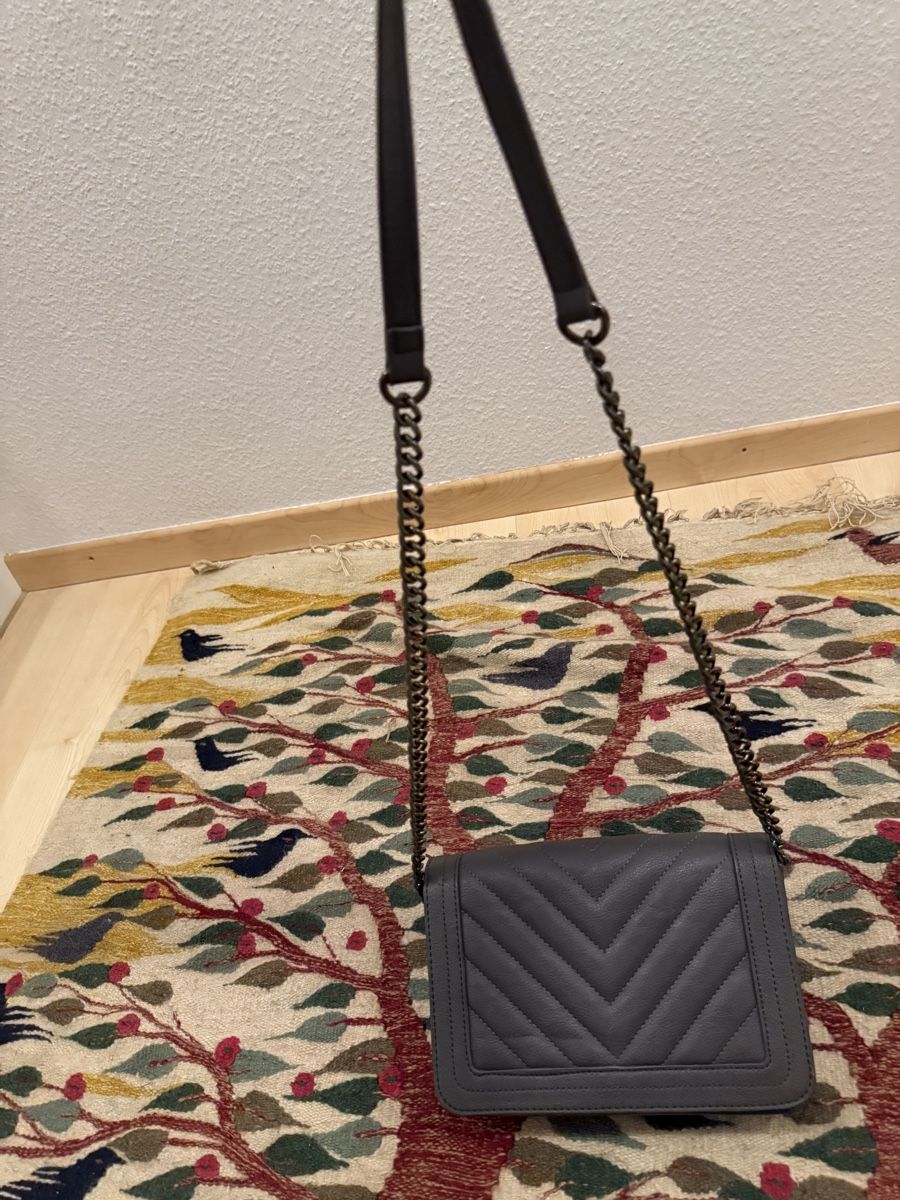 Hallhuber Sacs femmes: Hallhuber Umhängetasche grau, robust und elegant. – D'occasion à Zürich par guel_1907 1