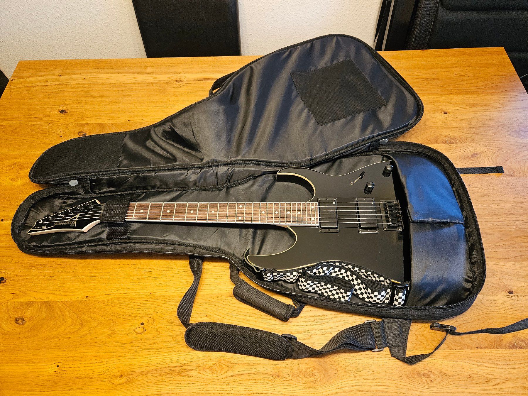 Strumenti musicali: Ibanez RGR321EX BK mit Tasche – Usato da Reinach BL venduto da doctor_gonzo 4