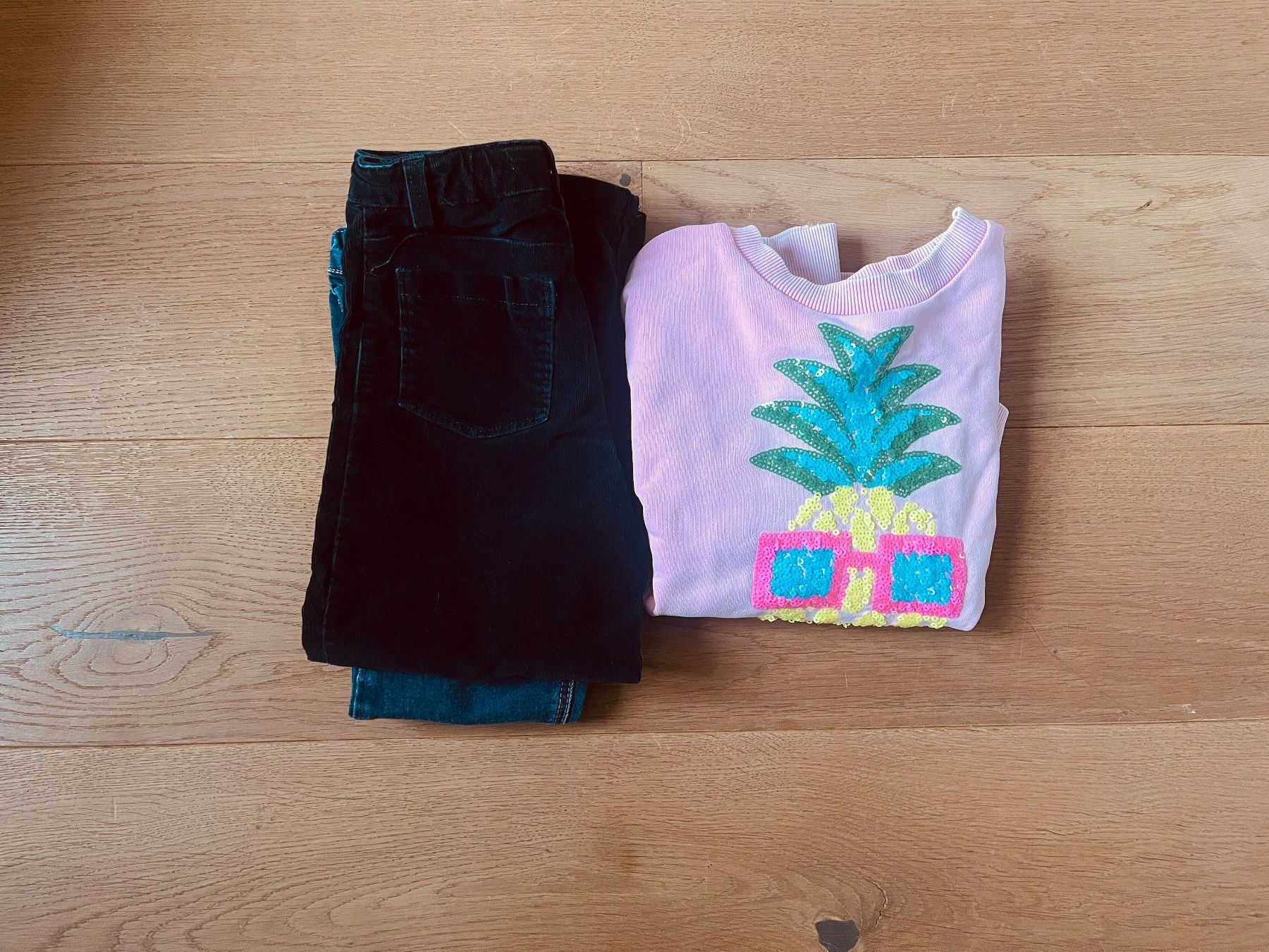 Lotti & Set di vestiti: Super schönes Mädchen Kleiderpaket, Hosen Gr. 116, Pullover – Usato da Zürich venduto da mar_56s9 1
