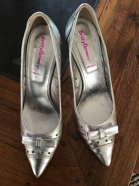 Damenschuhe: Escarpins argentés à talons, taille 39 – Gebraucht aus Pully von san_b2w6